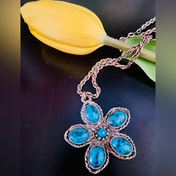 Vintage Jewelry - Vintage Silver and Turquoise  Flower Pendant Necklace
